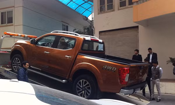Nissan Navara 2015 bat ngo lo dien tai Ha Noi-Hinh-4