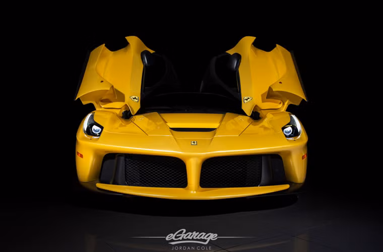 Mẫu xe LaFerrari được chụp lại dưới đây có giá đến 1,6 triệu USD.