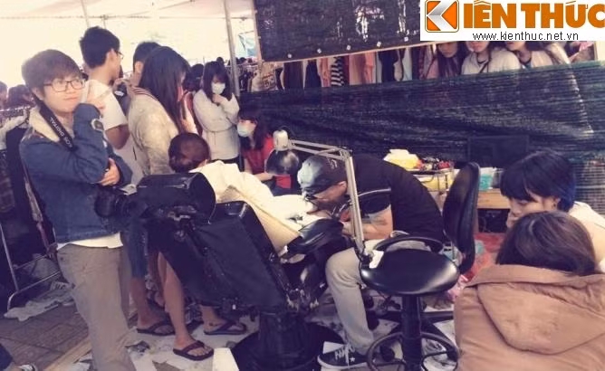 Đối tượng khách hàng của anh Lâm hầu hết là những đôi bạn trẻ, giới trẻ Đà Nẵng.