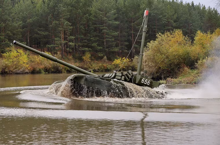 Ống thở này cho phép tăng T-72 cũng như T-90 vượt sông sâu 5m.