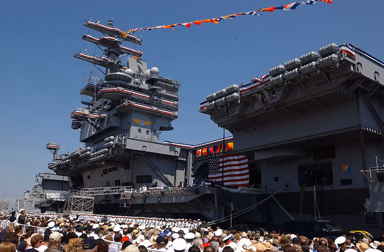USS Ronald Reagan (CVN-76) là chiếc thứ 9 của lớp tàu sân bay hạt nhân Nimitz được hãng Northrop Grumman Newport News đóng cho Hải quân Mỹ. Con tàu được khởi đóng năm 1998, hạ thủy năm 2001 và chính thức biên chế năm 2003. Con tàu được đặt theo cố Tổng thống Ronald Wilson Reagan - Tổng thống thứ 40 của nước Mỹ cầm quyền trong giai đoạn 1981-1989.