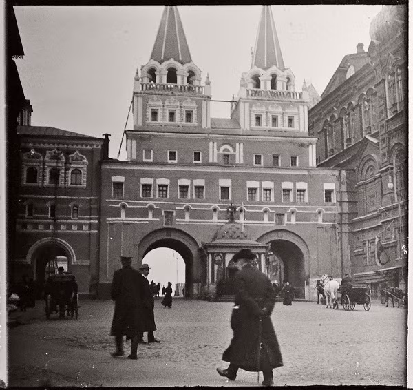 Cảnh đường phố khá đông đúc ở thủ đô Moscow cách đây 100 năm về trước.