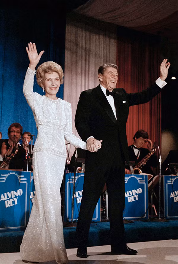 Hình ảnh vợ chồng cựu Tổng thống Mỹ Ronald Reagan trong buổi tiệc mừng năm 1985.
