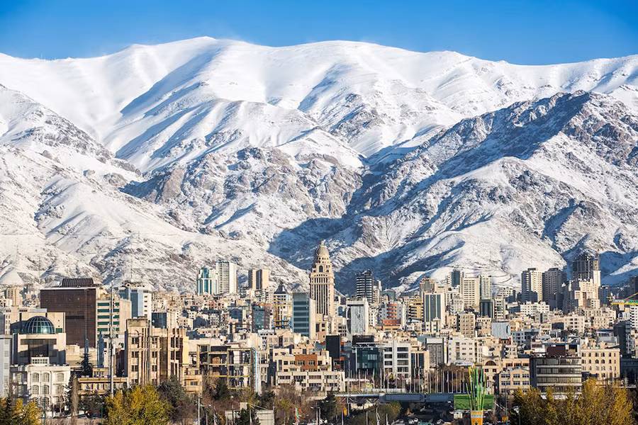 Đất nước Cộng hòa Hồi giáo Iran có nhiều địa danh nổi tiếng, trong đó phải kể đến thủ đô Tehran – một thành phố quốc tế đáng kinh ngạc. “Người dân, nhất là giới trẻ, vô cùng cởi mở và có lẽ họ là những người thông minh nhất mà tôi từng gặp”, James Asquith chia sẻ.
