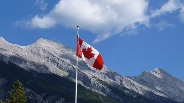 Hầu hết người dân Canada thường đi du lịch nước ngoài. Trung bình mỗi người sẽ có khoảng 4 lần đi du lịch mỗi năm.
