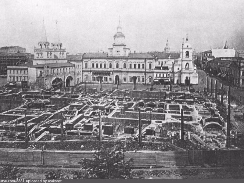 Viện bảo tàng lịch sử đang trong quá trình xây dựng năm 1875.
