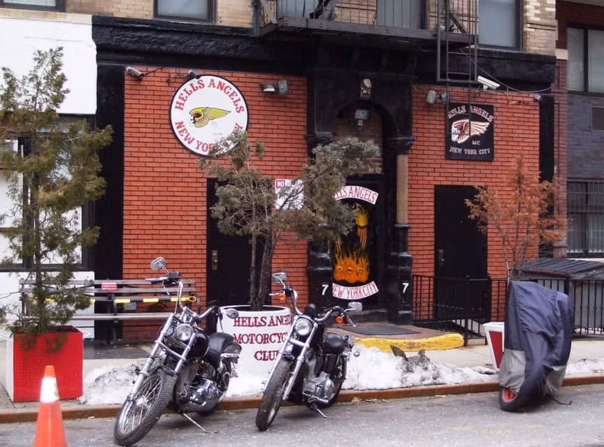 Bộ Tư Pháp Mỹ đã liệt Hells Angels vào danh sách băng đảng tội phạm có tổ chức. Hells Angels hiện là băng đảng mô tô lớn nhất thế giới. Để trở thành thành viên của băng đảng này, các “ứng viên” sẽ phải vượt qua 4 giai đoạn.