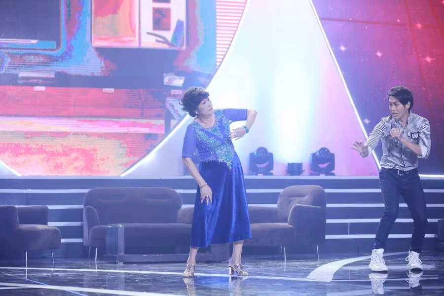 Mẹ con nghệ sĩ cải lương Kim Phương và ca sĩ Tống Hạo Nhiên cũng gây cảm động với câu chuyện có thật của gia đình mình.