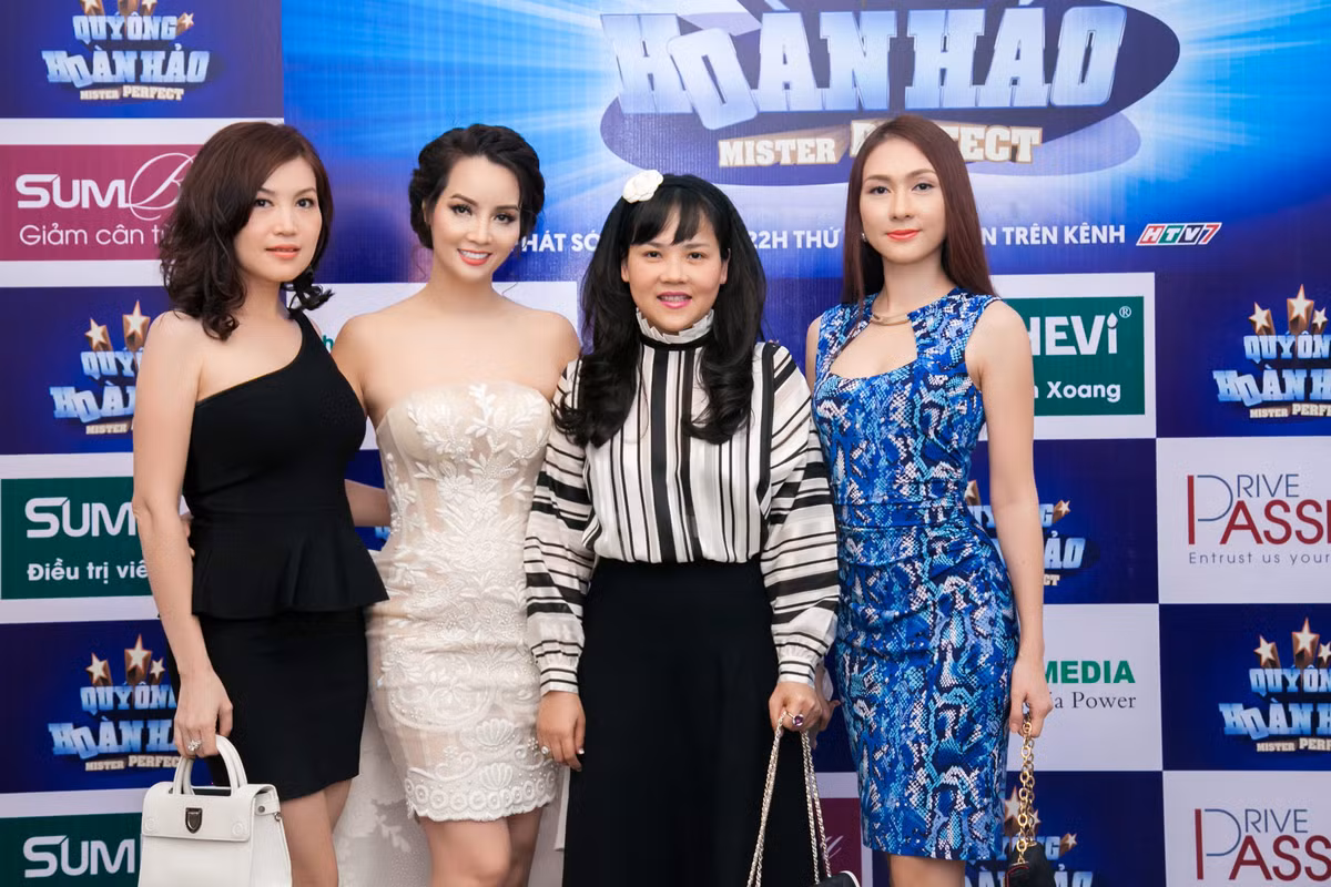 Gameshow "Quý ông hoàn hảo" sẽ có ba nữ giám khảo, Mai Thu Huyền giữ vai trò cố định trên ghế nóng, hai giám khảo còn lại được thay đổi qua mỗi đêm thi. Ngoài ra, sẽ có 400 nữ khán giả cổ vũ và trực tiếp bình chọn cho các thí sinh.