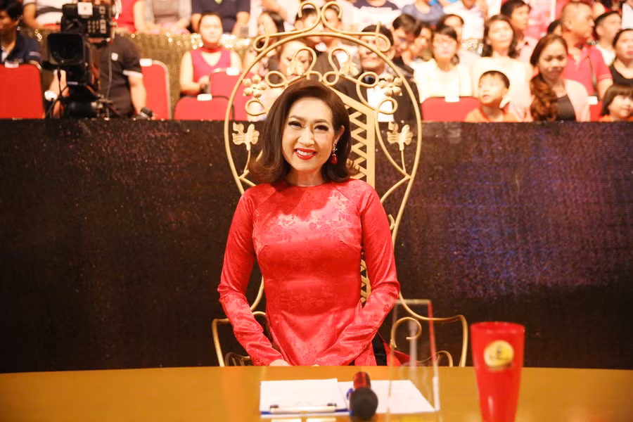 Cặp đôi song ca vàng này cũng cống hiến nhiều màn trình diễn trên sân khấu Solo cùng Bolero.