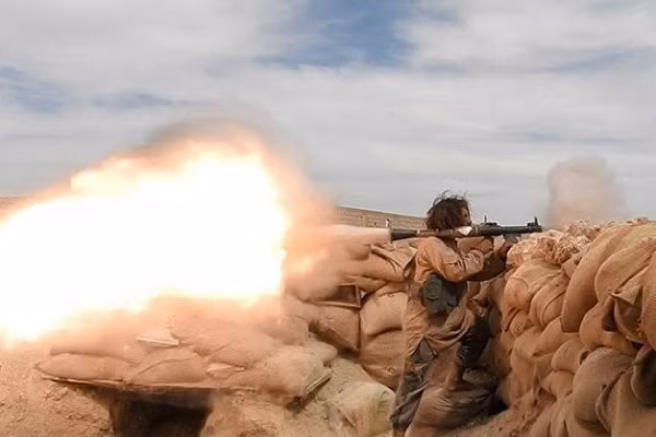Khung bo IS tan cong bat ngo, tan sat linh Syria o Deir Ezzor