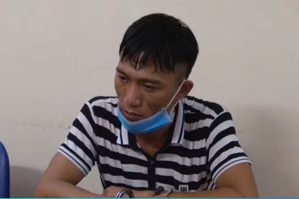 Bắt băng nhóm khoét ruột bí ngô cất ma túy mang về vùng dịch - Hình 3 Bat bang nhom khoet ruot bi ngo cat ma tuy mang ve vung dich-Hinh-3