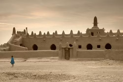 Theo Factcity, Nhà thờ Hồi giáo Djenne, một Di sản thế giới được UNESCO công nhận, là công trình xây dựng bằng gạch bùn lớn nhất thế giới. Ảnh: FF.