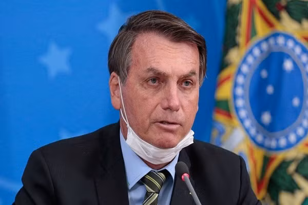 Bat chap tinh hinh dich benh, Tong thong Brazil van duoc dan tin tuong