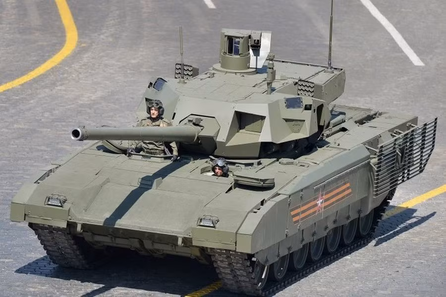 “Xét về chức năng, nền tảng Armata tất nhiên vượt trội hơn nhiều so với các xe tăng hiện có, nhưng vì nó quá đắt nên quân đội khó có thể sử dụng đại trà phương tiện vào lúc này”, ông Chemezov nói rõ.