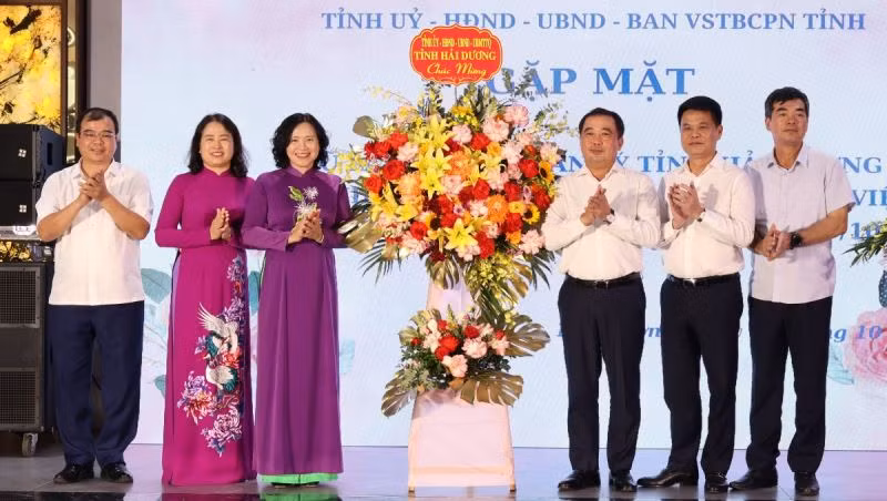 Hải Dương: Cán bộ nữ đóng góp không nhỏ vào thành tựu của tỉnh - Hình 2 Hai Duong: Can bo nu dong gop khong nho vao thanh tuu cua tinh-Hinh-2