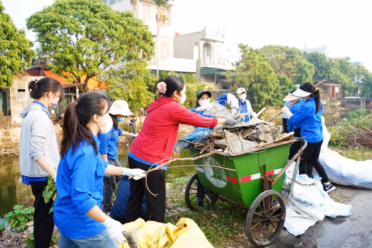 Sau khi tổng vệ sinh môi trường, các địa phương bàn giao lại cho các tổ chức, khu dân cư có trách nhiệm giữ gìn hệ thống kênh mương, khu phố, ngõ xóm luôn sạch đẹp, không có điểm tập kết rác thải trái quy định, hệ thống thoát nước luôn thông thoáng không bị ách tắc; tăng cường công tác kiểm tra, phát hiện xử lý nghiêm các trường hợp vi phạm.