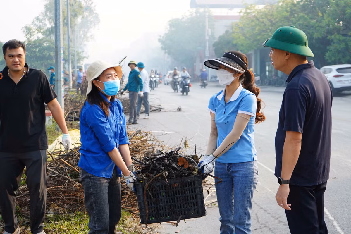Các lãnh đạo TP Hải Dương đánh giá cao việc các phường, xã đã tổ chức tốt công tác tuyên truyền, huy động được đông đảo các tầng lớp nhân dân tham gia tạo ra khí thế sôi nổi, hào hứng, rộng khắp cùng nhau chung tay bảo vệ môi trường.