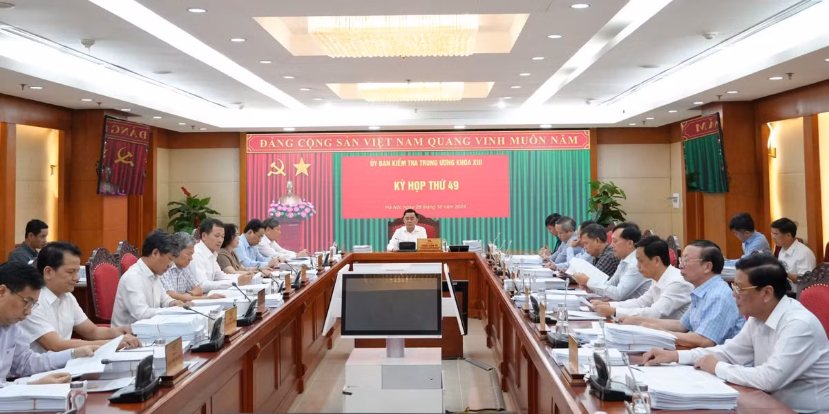 Uy ban Kiem tra Trung uong de nghi ky luat ong Bui Van Cuong