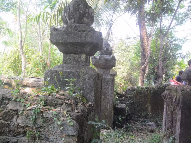 Từ việc không đồng ý khai quật mộ cổ nghi của Hồ Xuân Hương Tu viec khong dong y khai quat mo co nghi cua Ho Xuan Huong