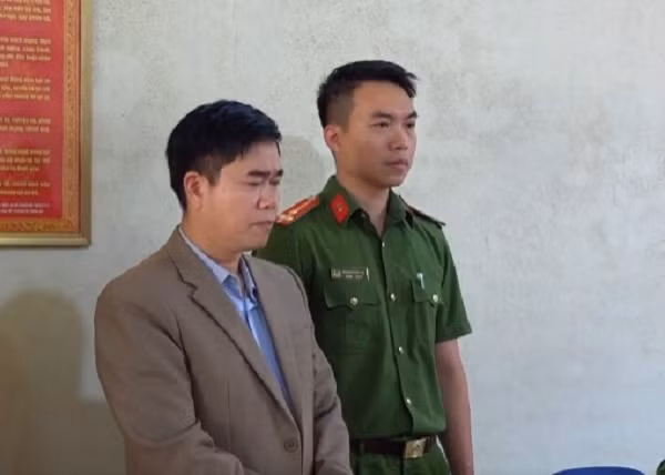 Cat xen bua an ban tru, nguyen hieu truong o Lao Cai bi bat
