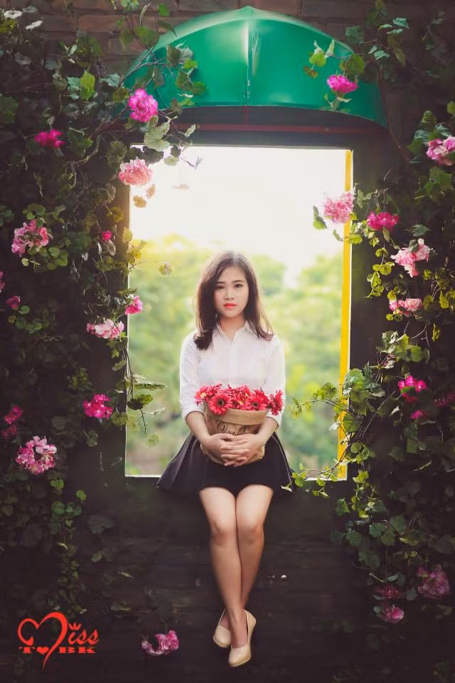 Cuộc thi ảnh bao gồm 2 vòng thi: vòng 1 bắt đầu từ 28/12/2014 đến ngày 20/01/2015, các nữ sinh Bách Khoa sẽ gửi một ảnh chân dung qua email cho ban tổ chức và ảnh sẽ được đăng công khai trên fanpage vào ngày 5/1/2015. Ảnh: Thí sinh Vũ Tuyết Nhung, sinh năm 1996, lớp BK6.04-K59.