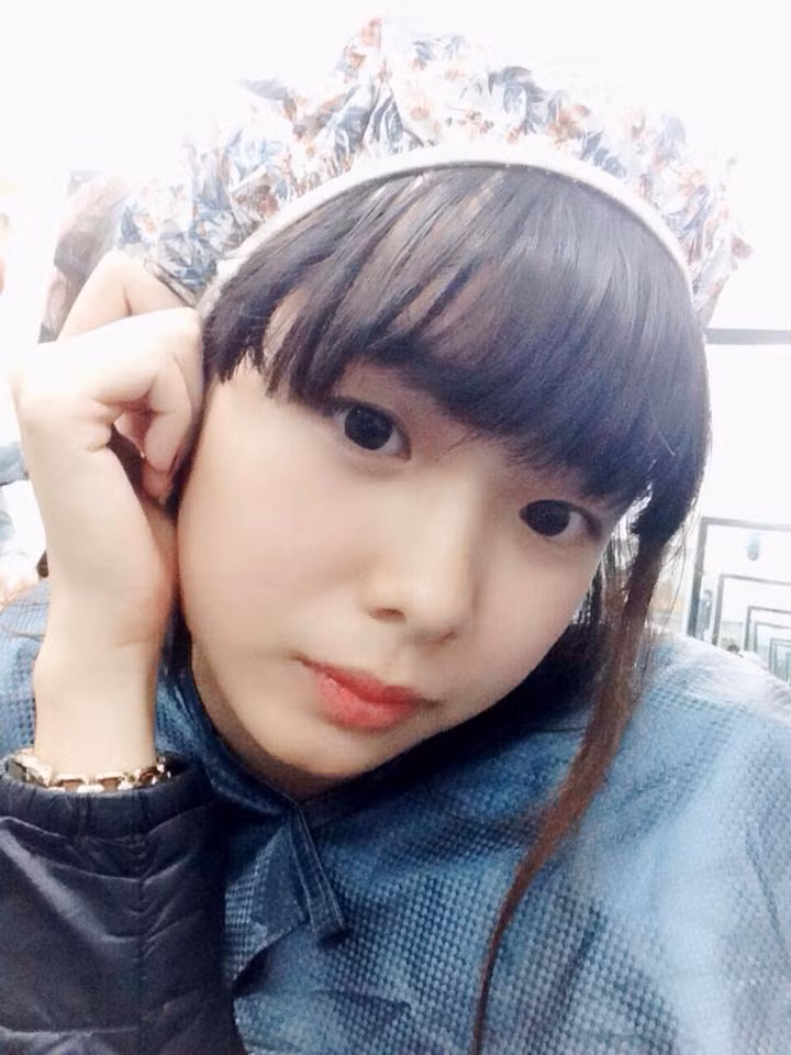 Biết được điều này, Thảo Ly cho biết cô cảm thấy rất vui. Cô bạn sinh năm 1995 còn chia sẻ rằng bản thân vốn đã rất ái mộ tân Hoa hậu kém mình 1 tuổi bởi vẻ đẹp sắc sảo, trưởng thành trước tuổi, tài năng và sự thông minh.
