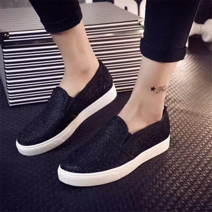 Ngược lại, một đôi giày quá chật hoặc quá rộng ảnh hưởng không tốt đến vận khí, khiến chủ nhân gặp nhiều rủi ro về sức khỏe.