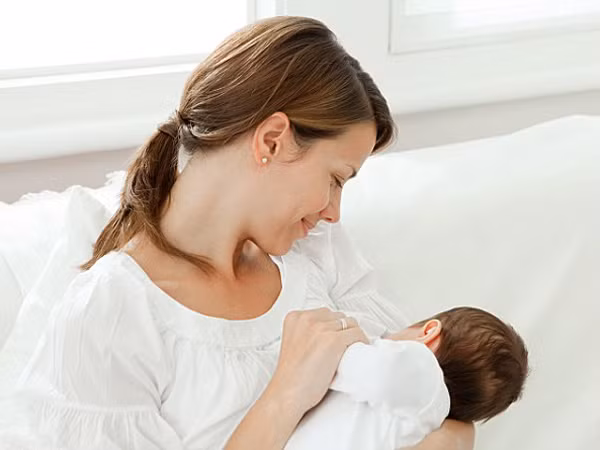 Các bà mẹ cho con bú nên tăng lượng thức ăn canxi và vitamin D để tạo xương chắc khỏe. Nếu bạn không có đủ chất dinh dưỡng, nhu cầu canxi của bé sẽ được đáp ứng bằng cách lấy canxi từ xương của bạn, do đó gây ra xốp xương và loãng xương. Ảnh: Boldsky, Internet.