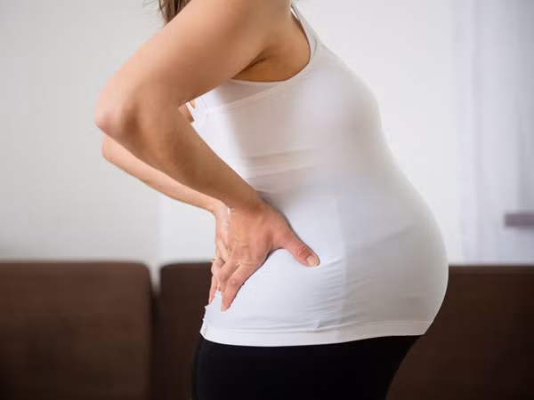 Một số phụ nữ mang thai mắc một dạng loãng xương tạm thời trong thai kỳ. Đây là một trường hợp hiếm hoi và thường tự khỏi sau khi người bệnh sinh con.