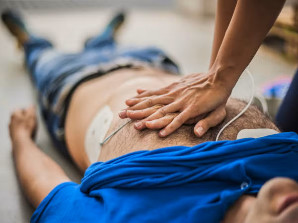 Suy tim cũng là một trong nguyên nhân khiến tim ngừng đập. Suy tim cũng là một trong nguyên nhân khiến tim ngừng đập.
