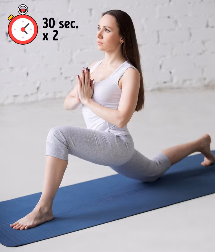 Psoas stretch: Đứng thẳng, bước chân phải về phía trước trong khi vẫn giữ nguyên chân trái. Uốn cong đầu gối phải và giữ thân thẳng. Giữ vị trí này trong vài giây và sau đó hạ thấp đầu gối trái gần sàn nhà. Giữ cả hai tay trên đầu gối phải để di chuyển phần trên cơ thể về phía trước. Giữ 30 giây và lặp lại hai lần với cả hai chân.