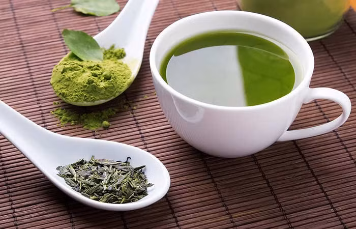Trà xanh có chứa chất chống oxy hóa và có nhiều lợi ích sức khỏe đồng thời là thực phẩm rất tốt cho gan. Uống trà xanh thường xuyên giúp giảm ung thư gan, bệnh gan, xơ gan và viêm gan.