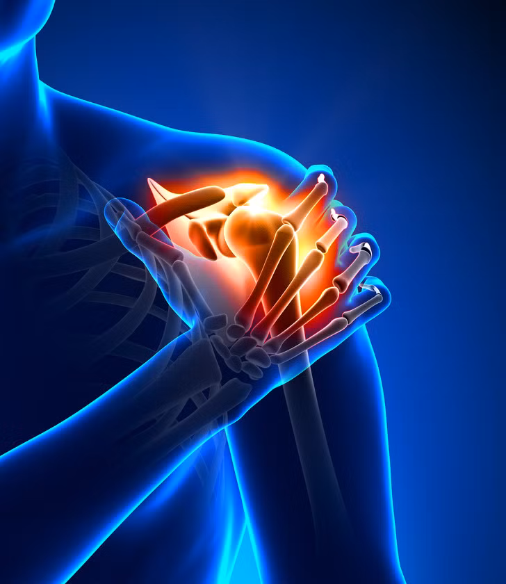 Đau lan đến cánh tay: Nhiều người bị đau ở cánh tay trái, trong khi phụ nữ thường đau ở cả hai cánh tay. Đây chính là dấu hiệu cảnh báo bệnh tim. Cơn đau khuỷu tay bất thường thường xuất hiện trước khi bị đau tim.
