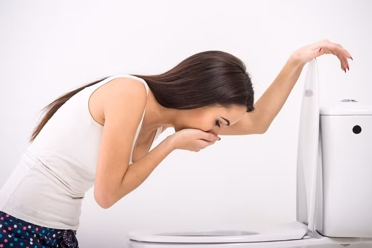 Thiếu sự thèm ăn và cảm thấy buồn nôn: Nhiều bệnh nhân tim thường bị chán ăn và buồn nôn ngay cả khi họ chỉ ăn rất ít. Nếu có các triệu chứng này kèm đau bụng thì bạn nên đi bệnh viện khám ngay lập tức.