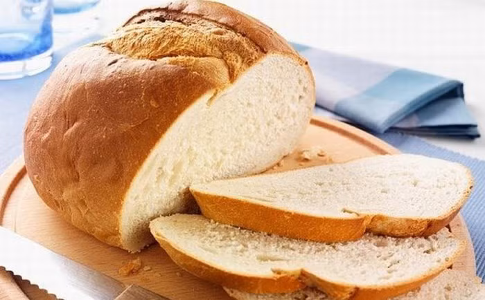 Bột màu trắng: Các sản phẩm lúa mì tinh chế, như bánh mì trắng sẽ kích thích phản ứng viêm của cơ thể. Đó là lý do tại sao ăn nhiều loại mì ống, ngũ cốc và các sản phẩm ngũ cốc tinh chế có thể khiến cơn đau khớp của bạn bùng phát. Để tránh điều này, hãy chọn ngũ cốc nguyên hạt, tránh các sản phẩm bánh mì đã được xử lý nhiều lần. Các loại ngũ cốc có chứa gluten và các chất phụ gia cũng có thể gây đau khớp.
