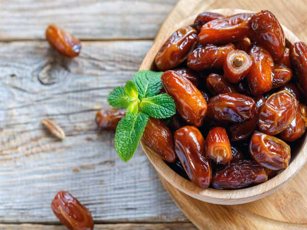 Quả chà là là một trong những trái cây giàu kali và sắt. Chà là cũng là nguồn chất xơ tốt, mang lại nhiều lợi ích về sức khoẻ. Ảnh: Boldsky.