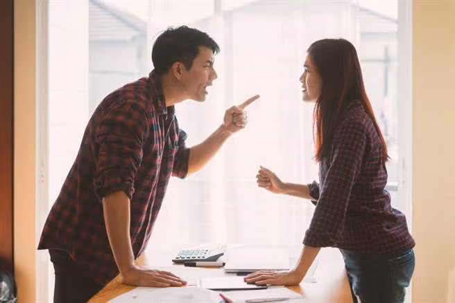 Chồng quá keo kiệt nên cô Joanne không thể chịu đựng được nữa (Ảnh minh họa). Chồng quá keo kiệt nên cô Joanne không thể chịu đựng được nữa (Ảnh minh họa).