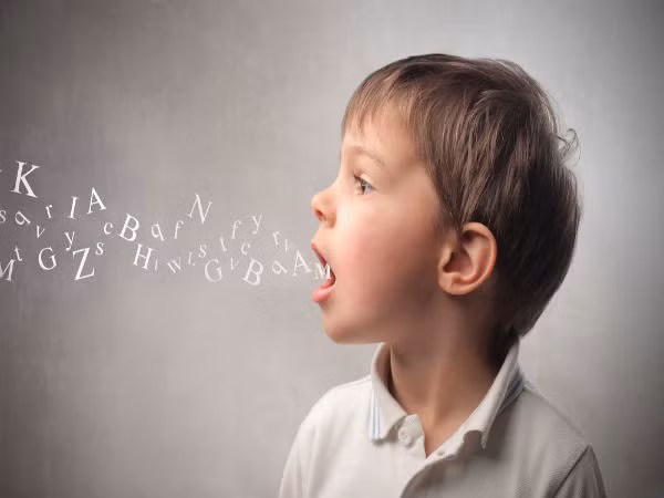 Mỗi lần bạn gặp một thông tin mới, hãy dành thời gian để giải thích khái niệm đó cho chính mình. Bạn thậm chí có thể làm điều này trước gương và giả vờ bạn là giáo viên để giải thích cho sinh viên.