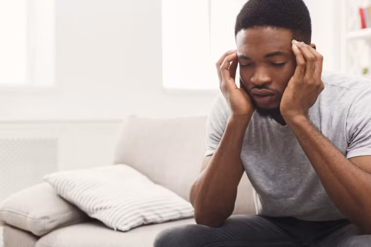 Công trùng có thể truyền bệnh như bệnh Lyme, sốt rét Rocky Mountain, bệnh nấm babesiosis và virus. Do vậy, bạn cần theo dõi tình trạng cơ thể, nếu thấy các triệu chứng như sốt hoặc ớn lạnh, đau cơ hoặc khớp, đau nhức đầu và mệt mỏi. Lúc này, bạn nên đi khám để kịp thời điều trị.