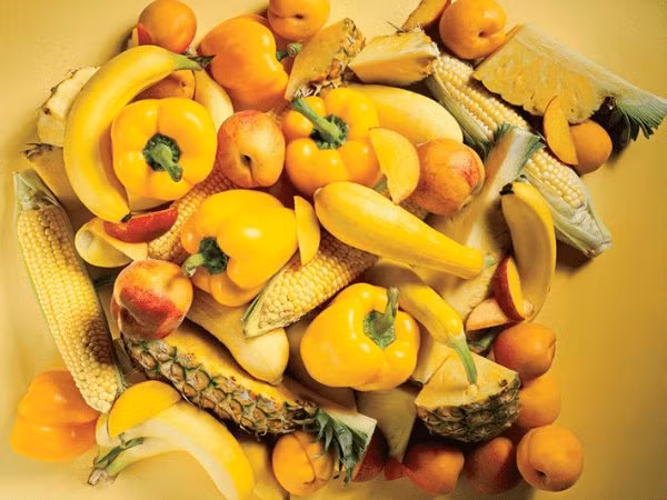 Theo một nghiên cứu, trái cây và rau củ màu cam, màu vàng chứa nhiều alpha-carotene và beta-carotene, làm giảm nguy cơ mắc bệnh tim và ung thư. Một nghiên cứu phân tích các mẫu máu ở 15.000 người trưởng thành và thấy rằng những người tiêu thụ nhiều loại trái cây và rau củ có màu cam sống lâu hơn.