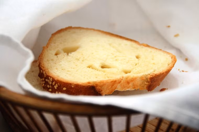 Ăn thực phẩm từ bột mì trắng: Carbohydrate tinh chế (như bánh mì trắng, bánh quy, khoai tây chiên) khiến tỷ lệ kháng insulin cao hơn, không tốt cho bệnh nhân tiểu đường.
