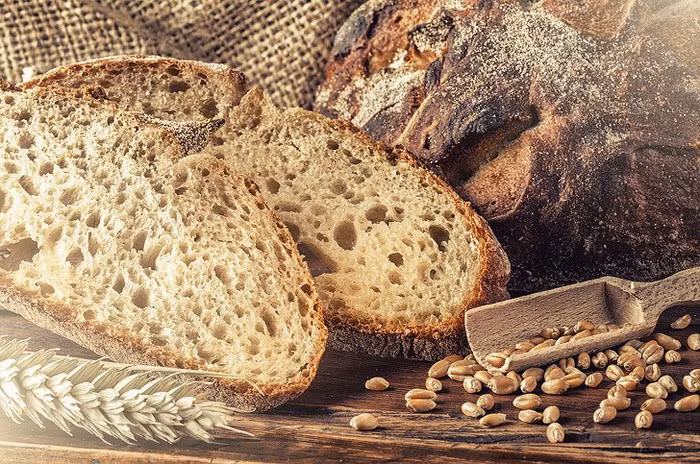 Lúa mạch đen: Các nhà nghiên cứu tin rằng lúa mạch đen có nhiều chất dinh dưỡng hơn bất kỳ loại hạt ngũ cốc nào khác. Nó có chất xơ cao gấp 4 lần so với lúa mì nguyên chất, có khoảng 100 calo trong mỗi khẩu phần và nó có gần 50% lượng sắt mà cơ thể cần hàng ngày.