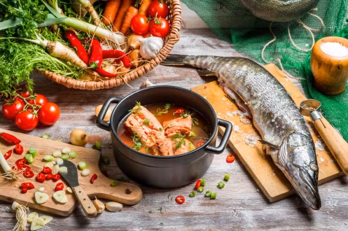 Nếu bạn muốn giảm cân siêu tốc để diện váy vóc mùa hè thì hãy thử chế độ ăn Địa Trung Hải. Chế độ ăn này gồm rất nhiều rau tươi, thịt nạc, thực phẩm có dầu ôliu...
