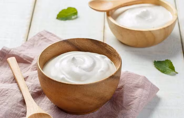 Sữa chua: Không chỉ là thực phẩm chứa vi khuẩn lợi ruột, sữa chua còn rất tốt cho cơ thể bạn bởi nó là nguồn cung cấp tuyệt vời canxi, protein và kali.