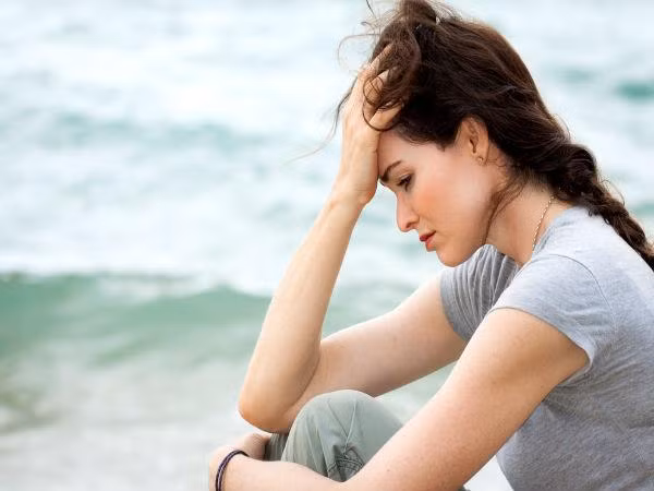Hãy uống nước ấm để giảm stress.