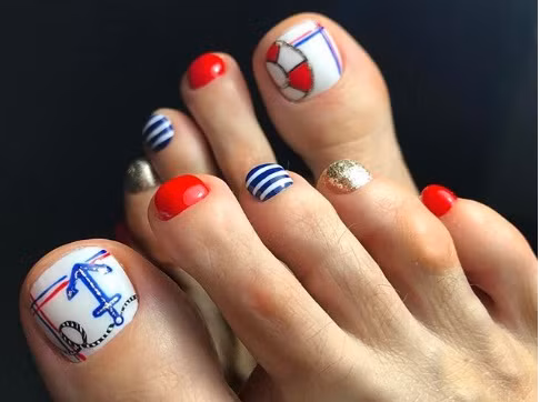 Nail chân hình mỏ neo cho ngày hè sôi động.