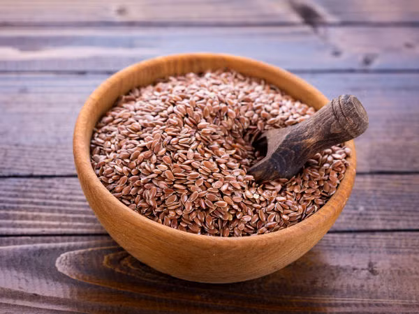 Hạt lanh giàu kẽm và axit béo omega-3 giúp tăng cường trí não và sức khoẻ tim mạch.