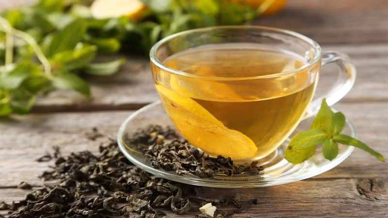 Một trong những thức uống tốt cho bệnh tiểu đường là trà xanh. Trà xanh có ít carbohydrate và calo.