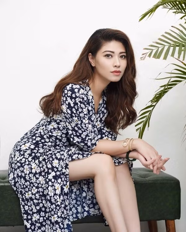 Dù có mức lương khá cao với người làm báo ở mặt bằng chung nhưng so với các ngành nghề khác, mức thu nhập của nữ BTV xinh đẹp lại khá khiêm tốn. Dù vậy, Ngọc Trinh vẫn có cuộc sống đủ đầy, dùng nhiều hàng hiệu. Có được điều này, ngoài công việc chính ở VTV, cô còn là nhà đầu tư, kinh doanh.